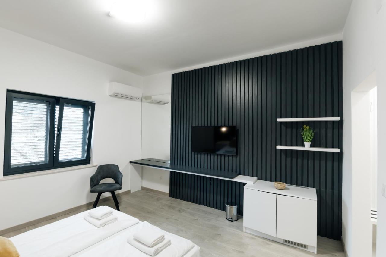 Boutique Suites Joyce Medulin With Free Parking Buitenkant foto